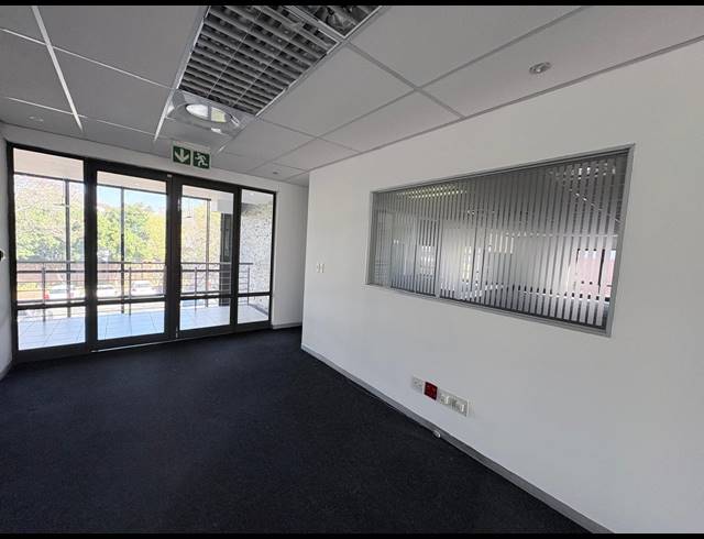 347M² OFFICE TO LET IN MAGALIESSIG